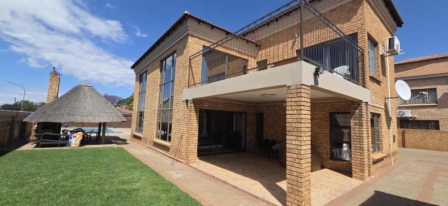 4 Bedroom Property for Sale in Roylglen Gardens Northern Cape